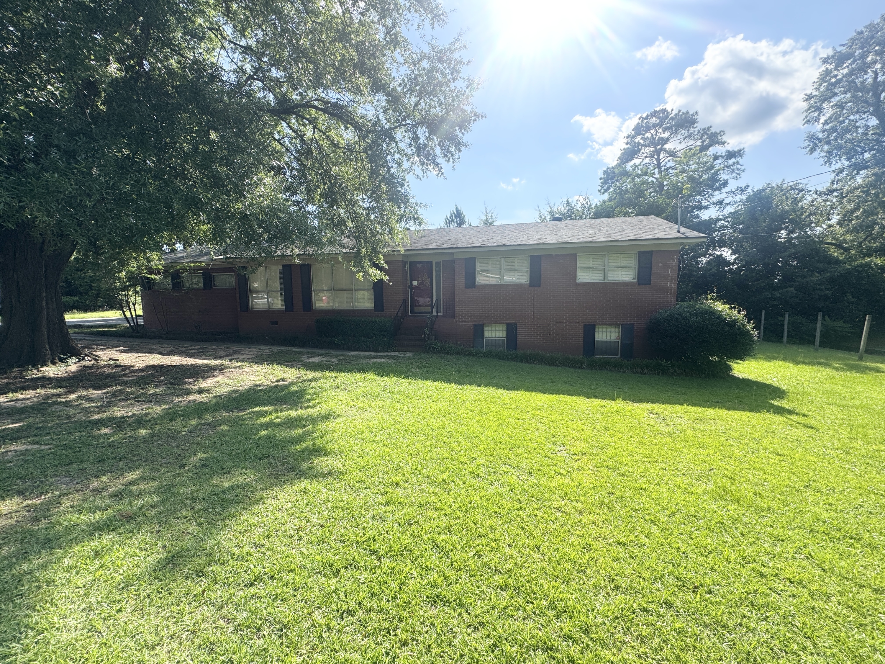 1618 Cambridge Dr.